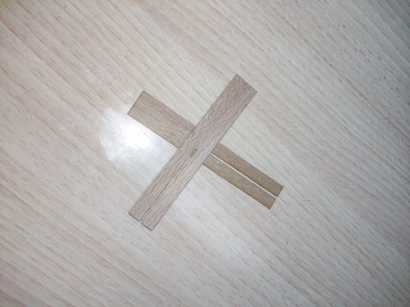 KREUZFÖRMIGE HOLZDOCHTE