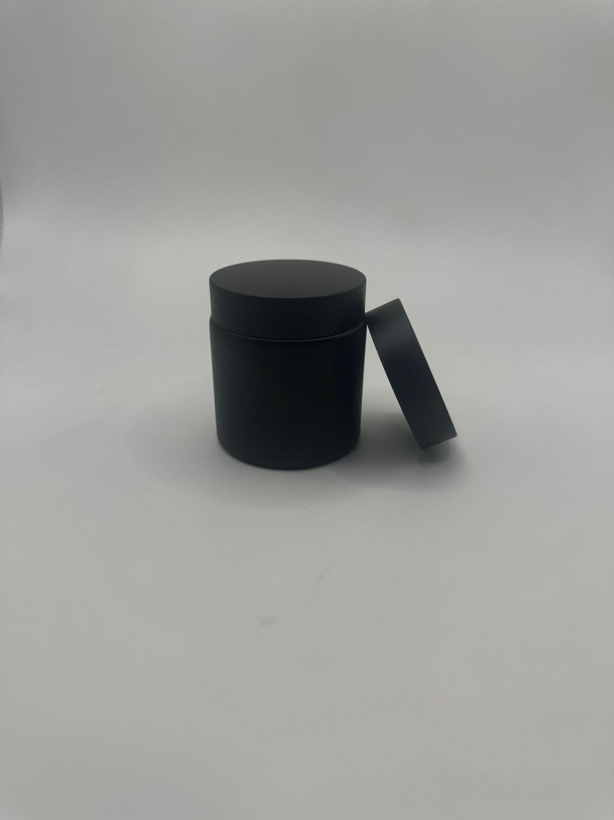 Tarro de vidrio negro mate 100 ml con tapa