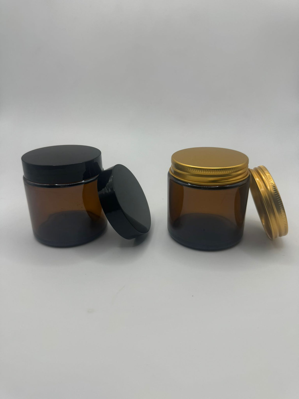 Tarro ámbar con tapa de 100 ml (Tapa negra o dorada)