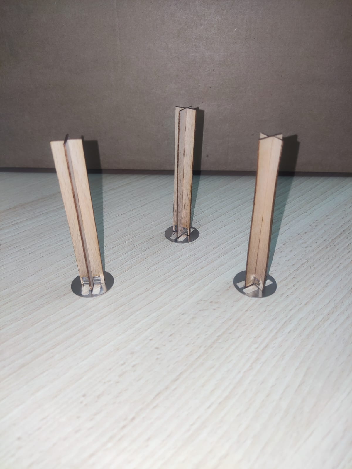 MECHAS DE MADERA EN CRUZ